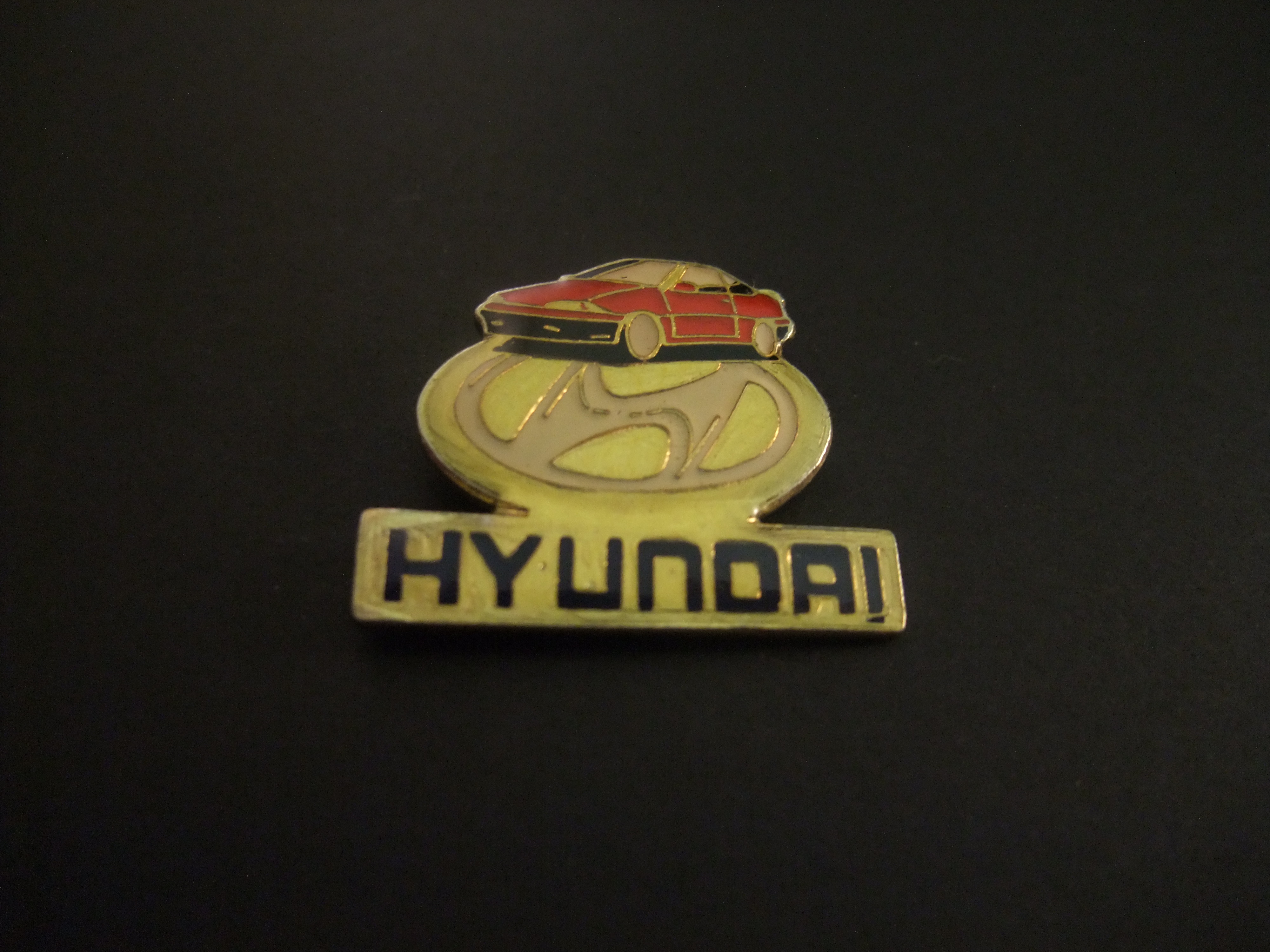 Hyundai Accent 1.6i GLS rood auto naar links